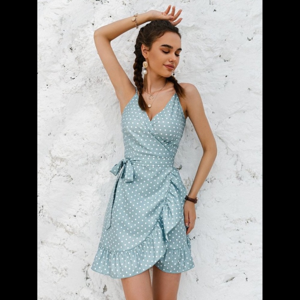 Ruffle hem polka dot dress 👗
